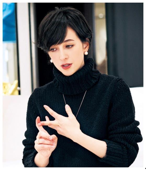 娱乐吃瓜探班男艺人,探班男艺人，吃瓜群众眼中的幕后故事